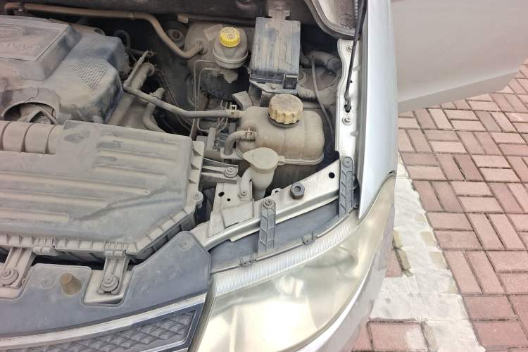 Used Wuling Hongguang 2013 1.5L Luxury Model Engine Bay Left
