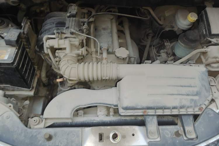 Used Wuling Hongguang 2013 1.2L S Comfort Model China IV Standard Engine Bay