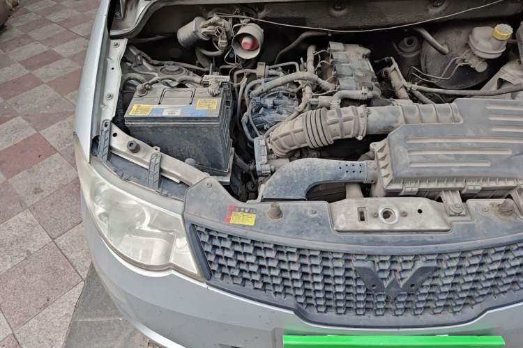 Used Wuling Hongguang 2013 1.5L Base Version Engine Bay Right