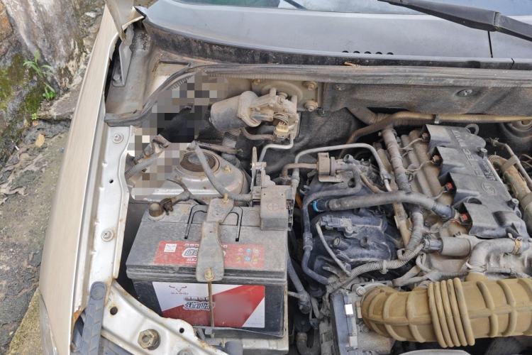 Used Wuling Hongguang 2013 1.5L Base Version Engine Bay Right