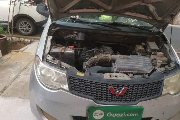 Used Wuling Hongguang 2013 1.5L Base Version Engine Bay Right