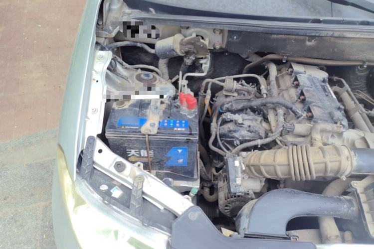 Used Wuling Hongguang 2013 1.5L Base Version Engine Bay Right