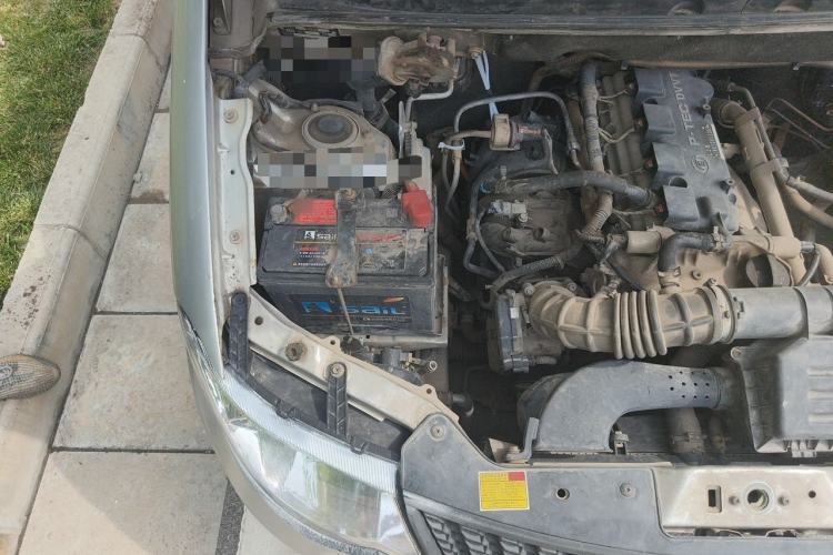 Used Wuling Hongguang 2013 1.5L Base Version Engine Bay Right