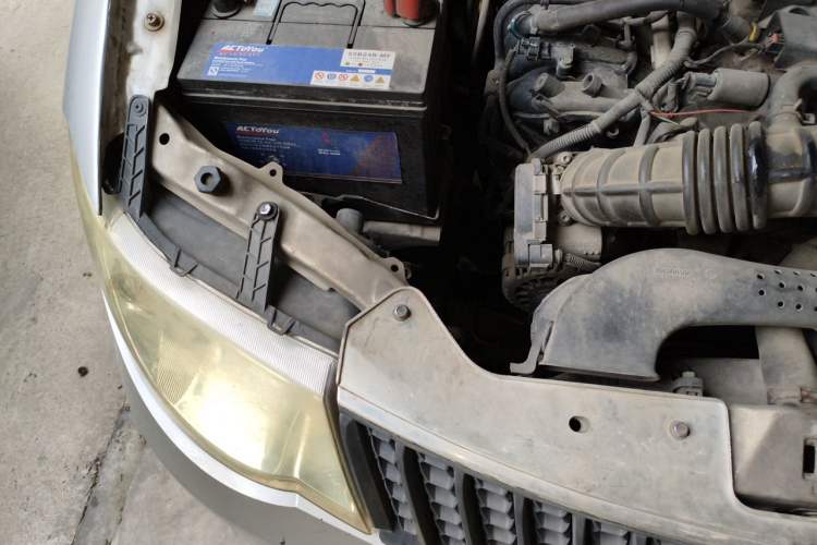 Used Wuling Hongguang 2013 1.5L Base Version Engine Bay Right