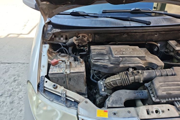 Used Wuling Hongguang 2013 1.5L Luxury Model Engine Bay Right