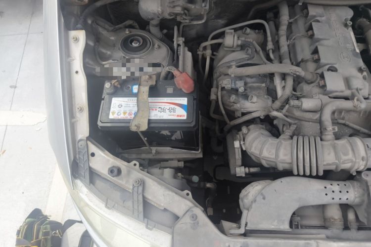 Used Wuling Hongguang 2013 1.5L Base Version Engine Bay Right