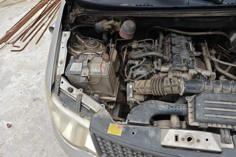 Used Wuling Hongguang 2013 1.5L Base Version Engine Bay Right