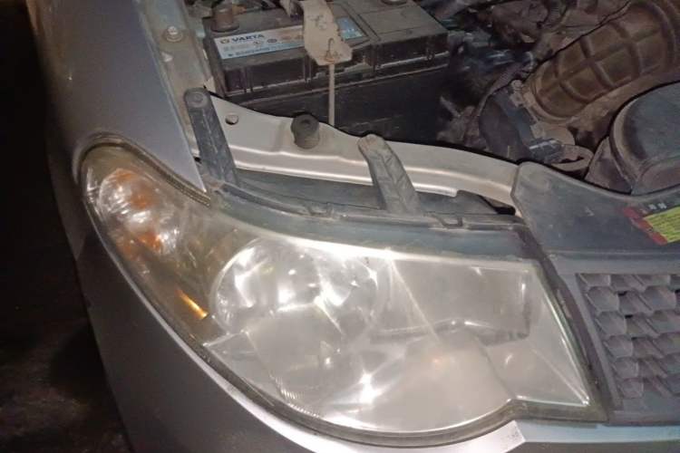 Used Wuling Hongguang 2013 1.5L Base Version Engine Bay Right