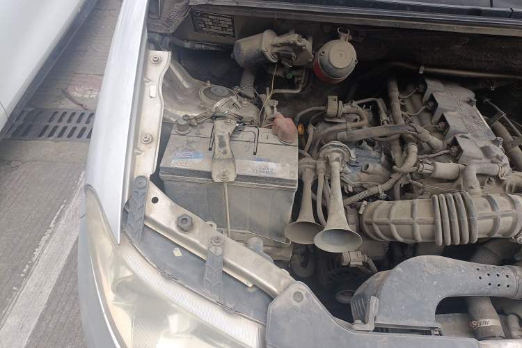 Used Wuling Hongguang 2013 1.5L Base Version Engine Bay Right