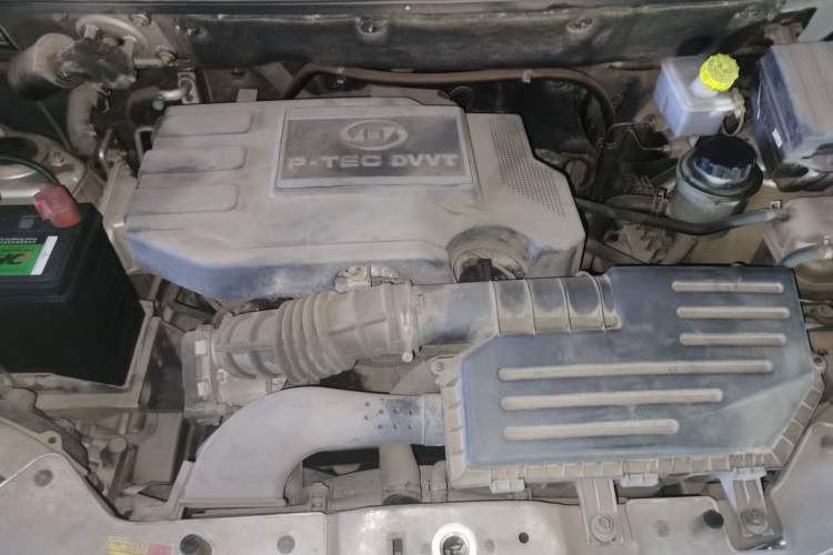 Used Wuling Hongguang 2013 1.5L Luxury Model Engine Bay