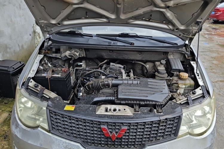 Used Wuling Hongguang 2013 1.5L Base Version Engine Bay