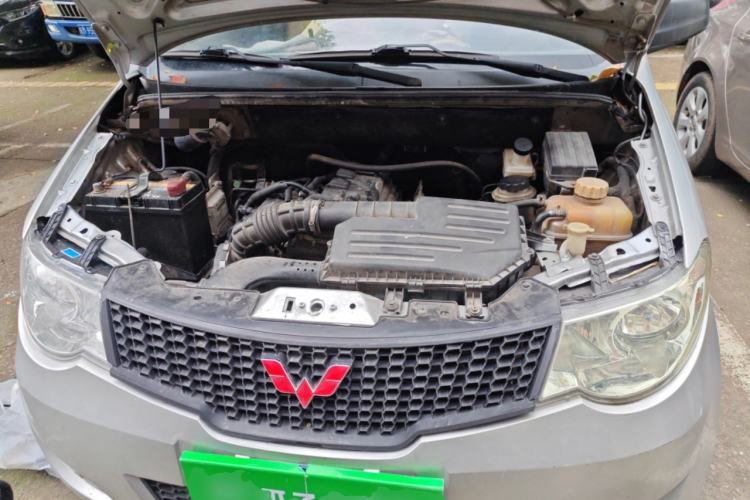 Used Wuling Hongguang 2013 1.5L Base Version Engine Bay