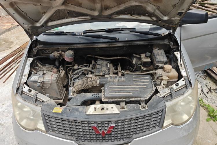 Used Wuling Hongguang 2013 1.5L Base Version Engine Bay