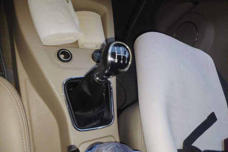 Used Wuling Hongguang 2013 1.2L S Comfort Model China IV Standard Gear Lever