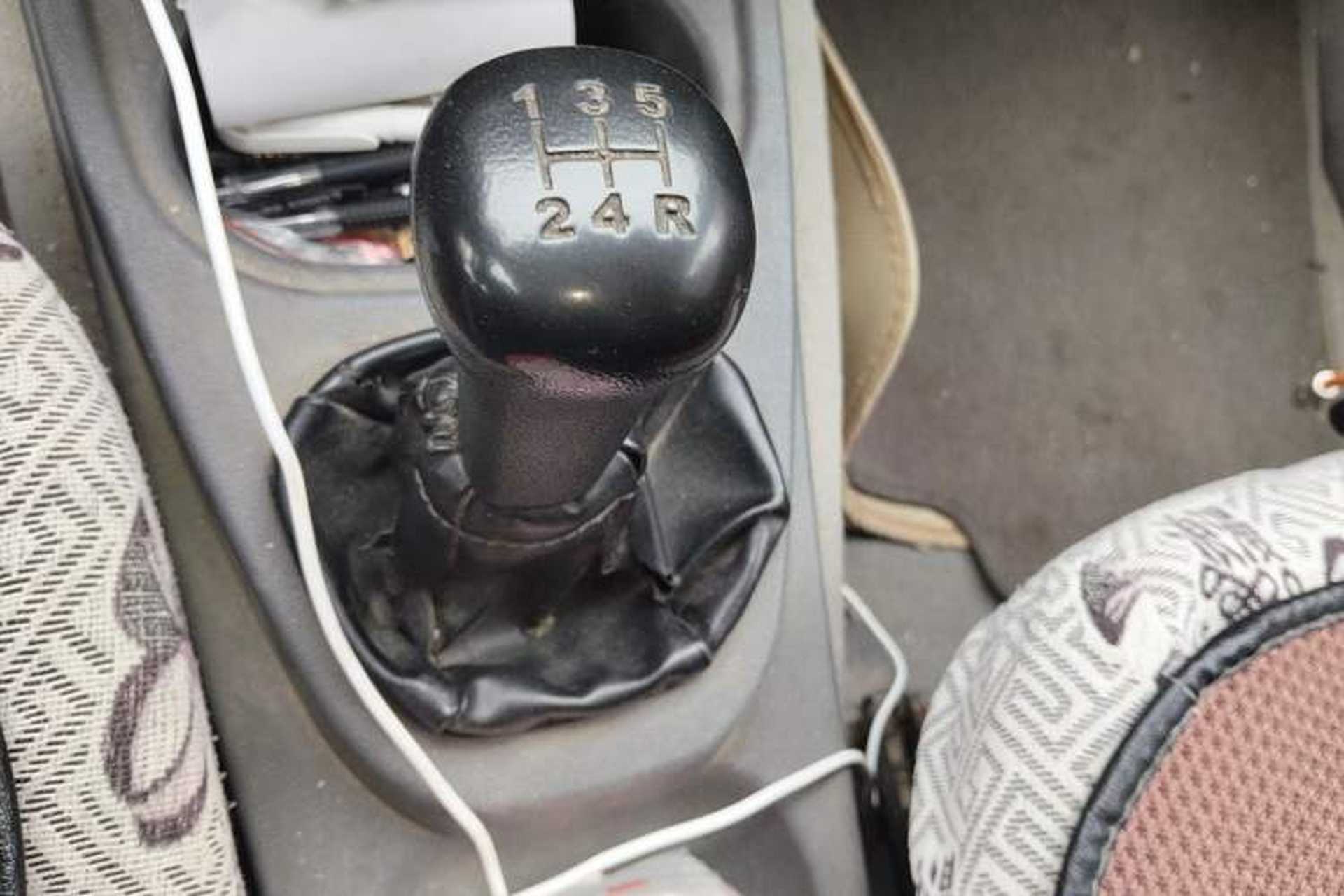 Used Wuling Hongguang 2013 1.5L Base Version Gear Lever