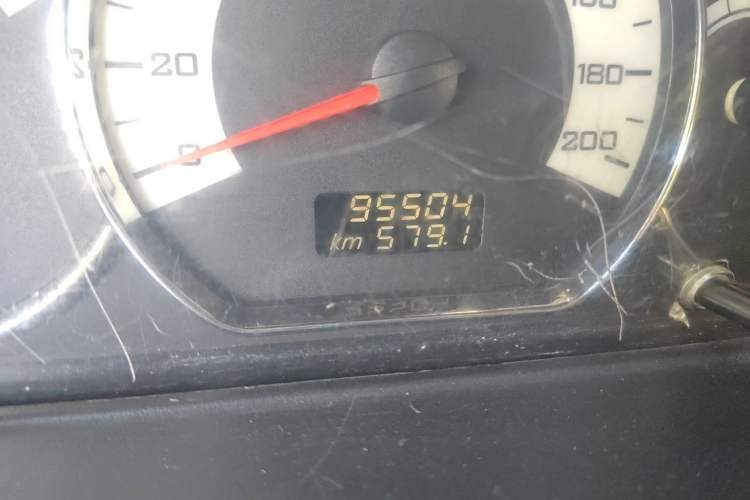 Used Wuling Hongguang 2013 1.5L S Comfort Model Odometer Close Up