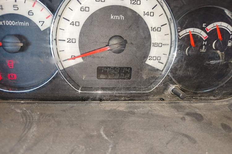 Used Wuling Hongguang 2013 1.5L S Luxury Model Odometer Close Up