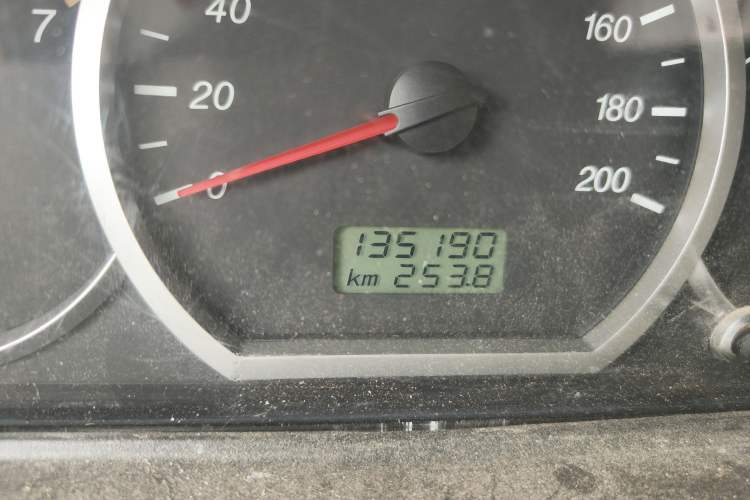 Used Wuling Hongguang 2013 1.5L Base Version Odometer Close Up
