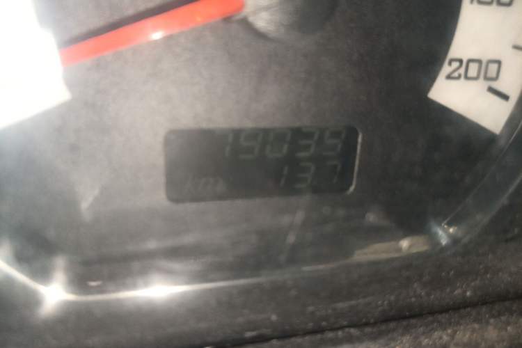 Used Wuling Hongguang 2013 1.5L S Comfort Model Odometer Close Up