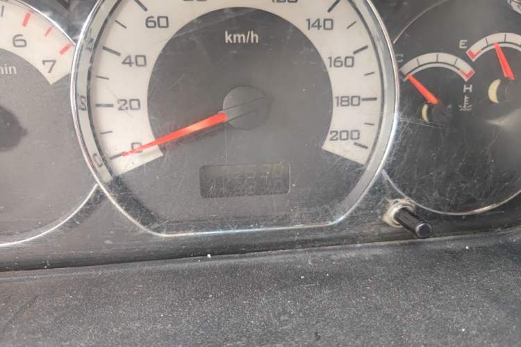 Used Wuling Hongguang 2013 1.5L S Comfort Model Odometer Close Up