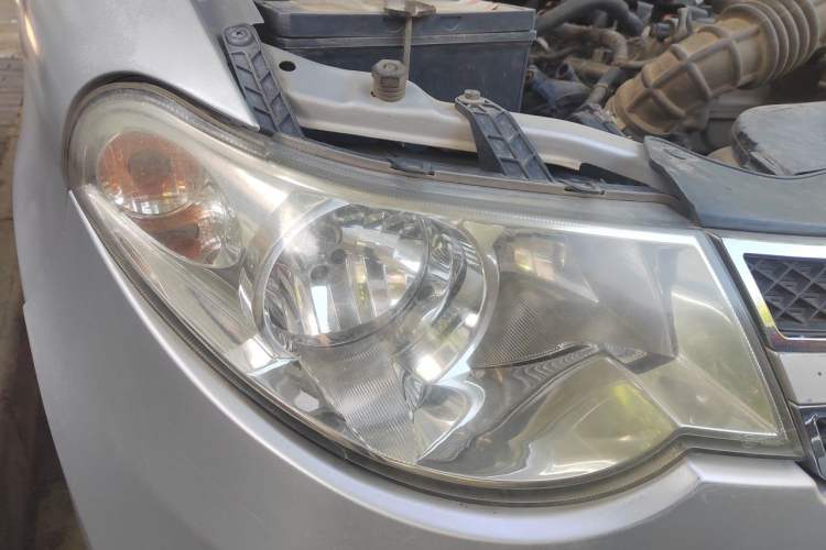 Used Wuling Hongguang 2013 1.5L S Comfort Model Right Front Headlight