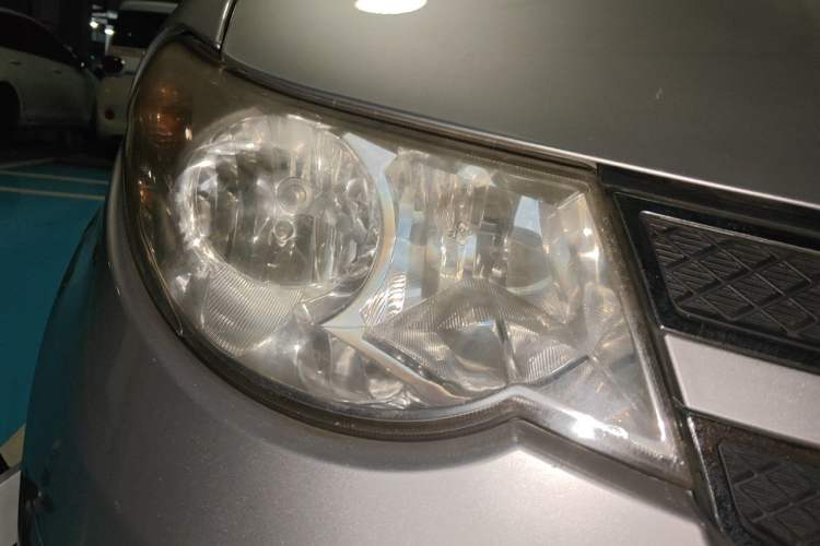 Used Wuling Hongguang 2013 1.5L S Luxury Model Right Front Headlight