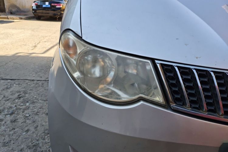 Used Wuling Hongguang 2013 1.5L Luxury Model Right Front Headlight