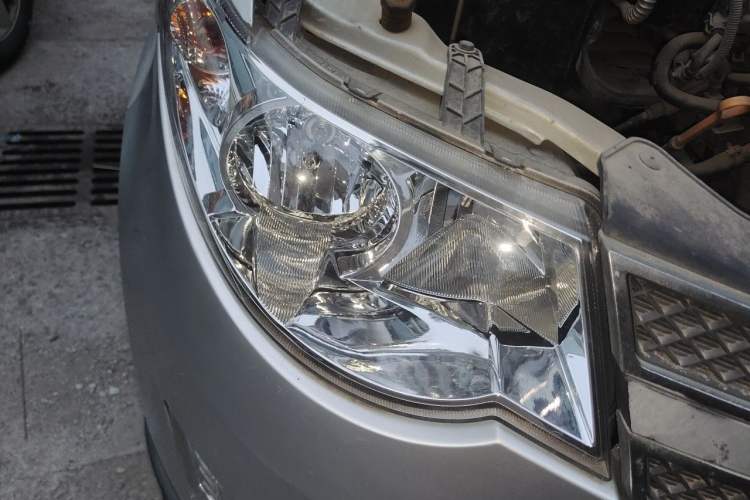 Used Wuling Hongguang 2013 1.2L S Comfort Model China IV Standard Right Front Headlight