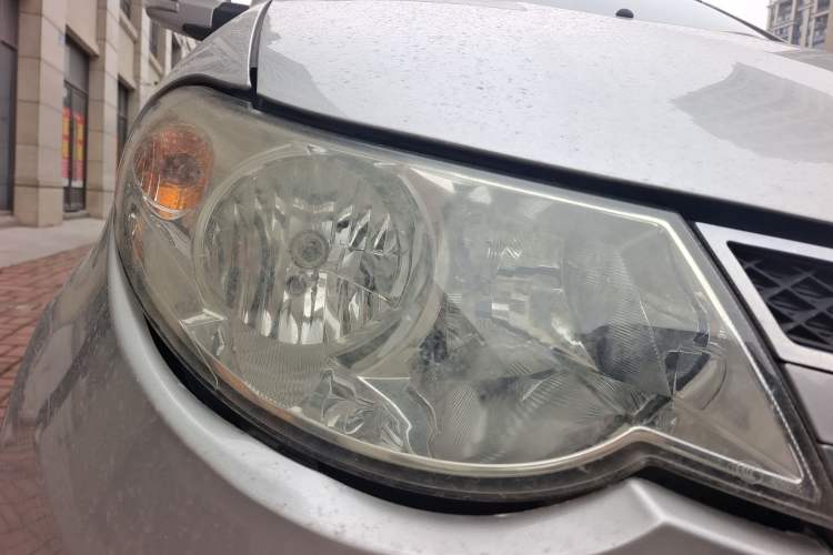 Used Wuling Hongguang 2013 1.5L Luxury Model Right Front Headlight