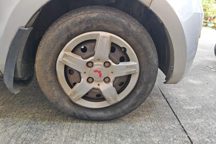 Used Wuling Hongguang 2013 1.5L Base Version Right Front Wheel Hub