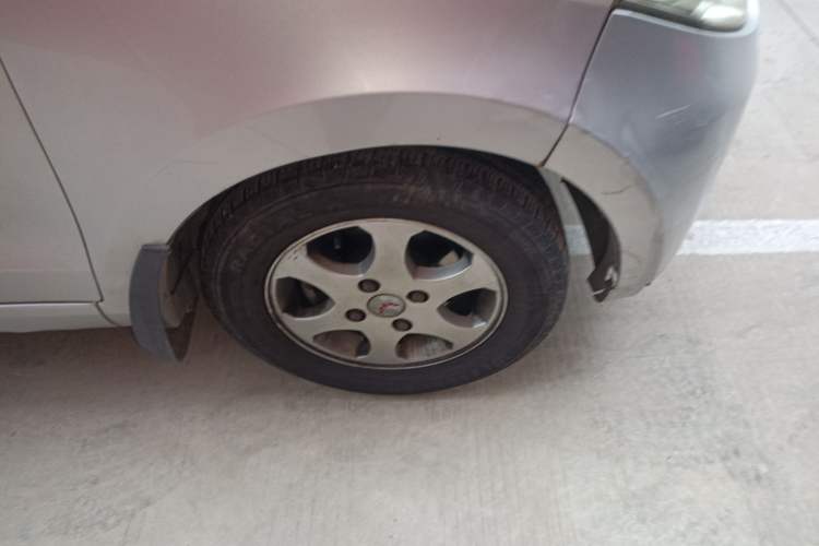 Used Wuling Hongguang 2013 1.5L Comfort Model Right Front Wheel Hub