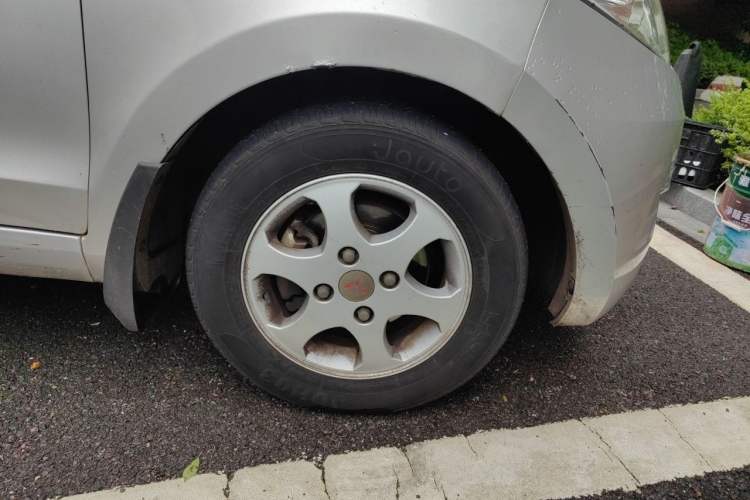 Used Wuling Hongguang 2013 1.5L Standard Version Right Front Wheel Hub