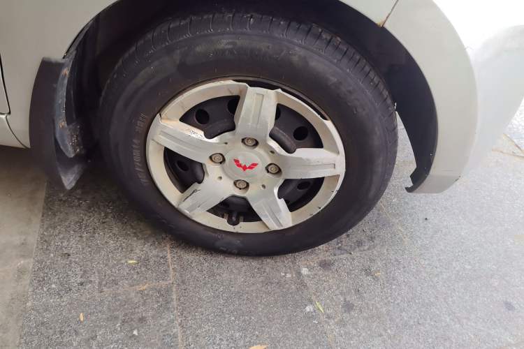 Used Wuling Hongguang 2013 1.5L Base Version Right Front Wheel Hub