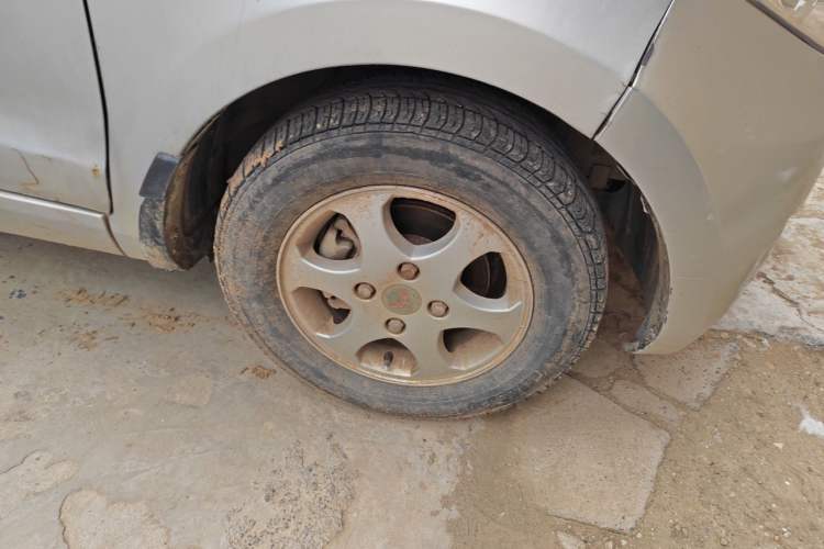 Used Wuling Hongguang 2013 1.5L Comfort Model Right Front Wheel Hub