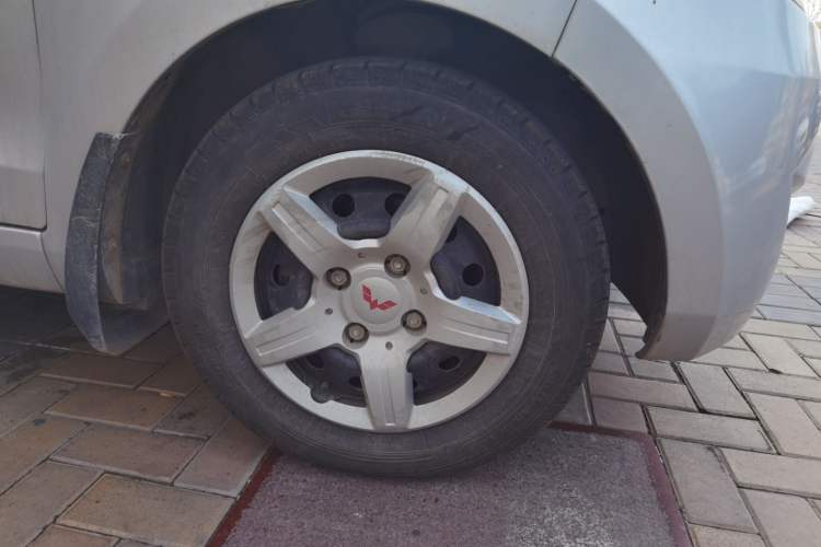 Used Wuling Hongguang 2013 1.5L Base Version Right Front Wheel Hub