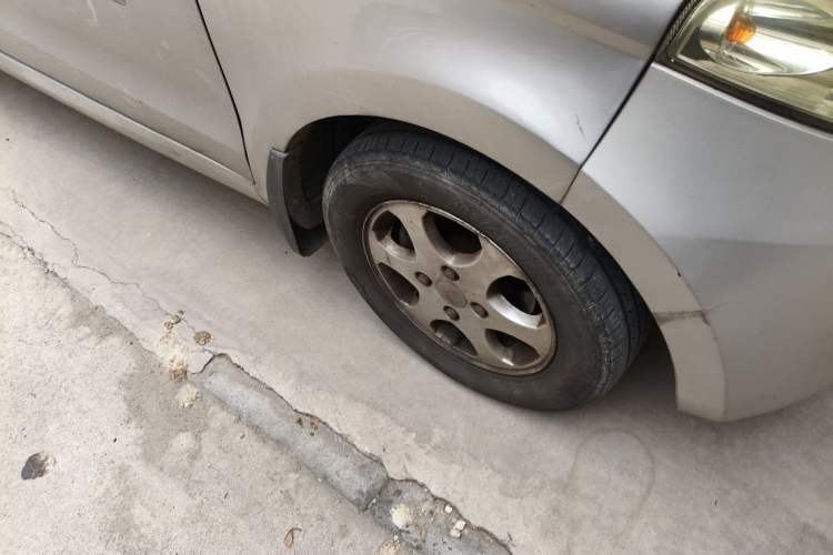 Used Wuling Hongguang 2013 1.5L Base Version Right Front Wheel Hub