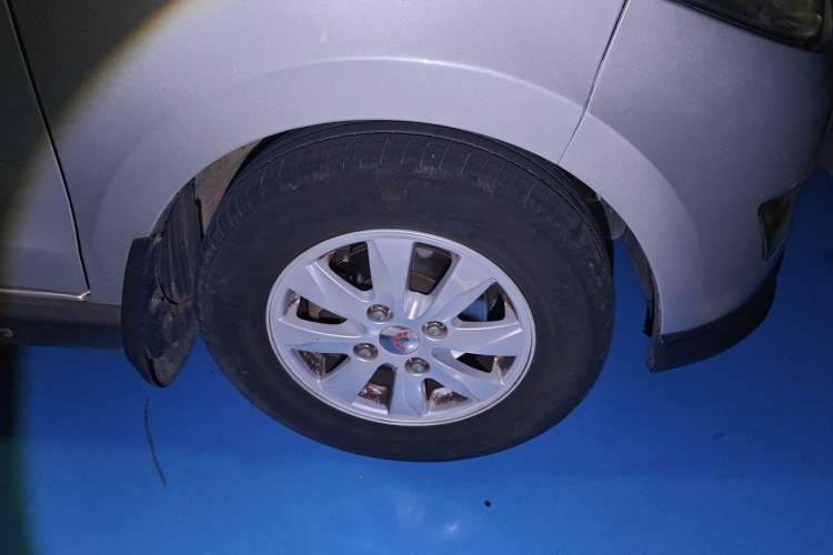 Used Wuling Hongguang 2013 1.5L S Luxury Model Right Front Wheel Hub