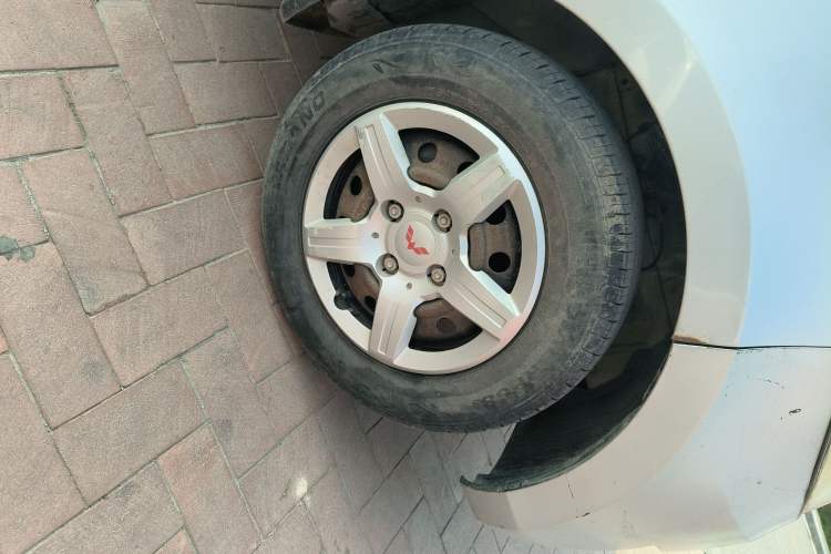 Used Wuling Hongguang 2013 1.5L Base Version Right Front Wheel Hub