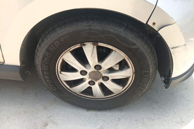 Used Wuling Hongguang 2013 1.5L S Comfort Model Right Front Wheel Hub