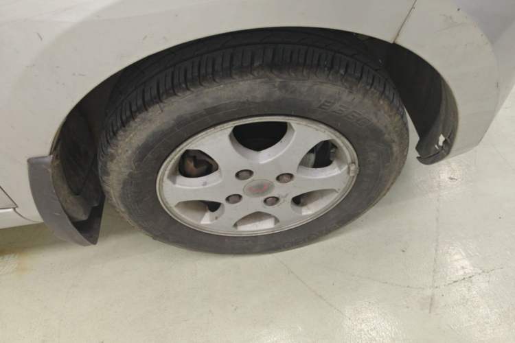 Used Wuling Hongguang 2013 1.5L Comfort Model Right Front Wheel Hub