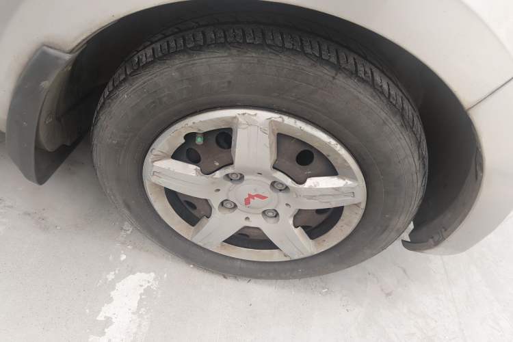 Used Wuling Hongguang 2013 1.5L Base Version Right Front Wheel Hub