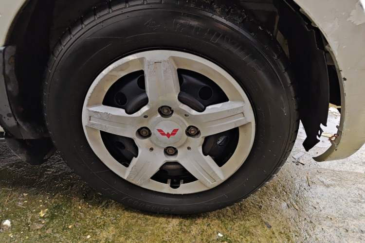 Used Wuling Hongguang 2013 1.5L Base Version Right Front Wheel Hub