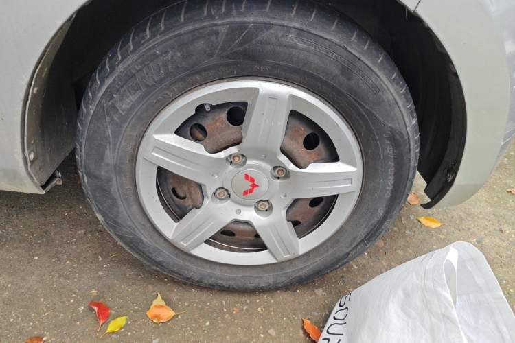 Used Wuling Hongguang 2013 1.5L Base Version Right Front Wheel Hub