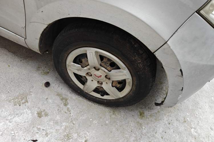 Used Wuling Hongguang 2013 1.5L Base Version Right Front Wheel Hub
