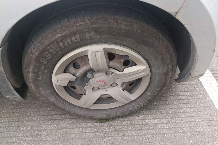Used Wuling Hongguang 2013 1.5L Base Version Right Front Wheel Hub