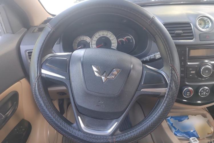Used Wuling Hongguang 2013 1.5L S Comfort Model Steering Wheel