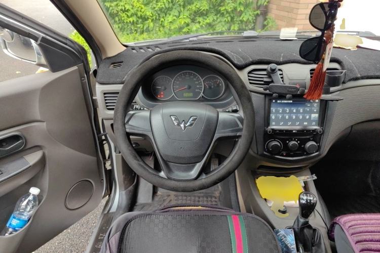 Used Wuling Hongguang 2013 1.5L Standard Version Steering Wheel