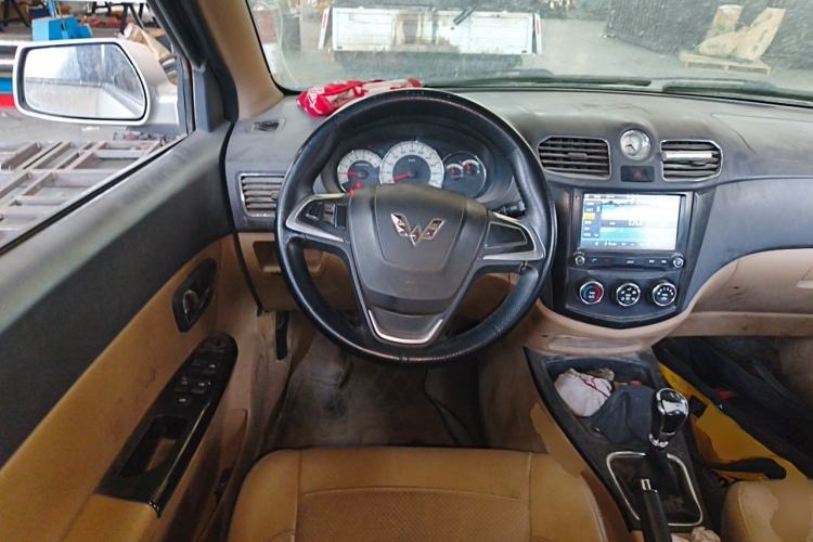 Used Wuling Hongguang 2013 1.5L S Luxury Model Steering Wheel