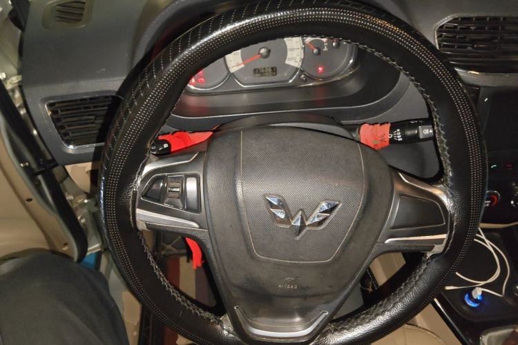 Used Wuling Hongguang 2013 1.5L S Luxury Model Steering Wheel