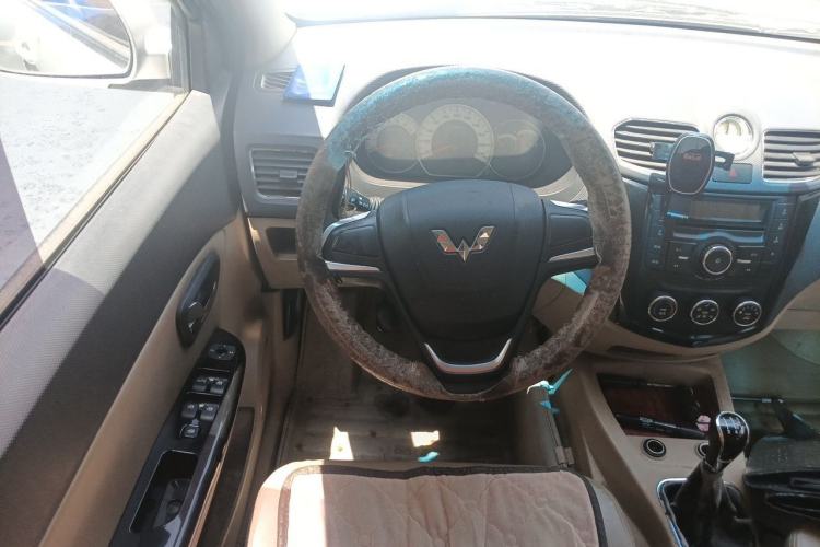 Used Wuling Hongguang 2013 1.5L S Comfort Model Steering Wheel